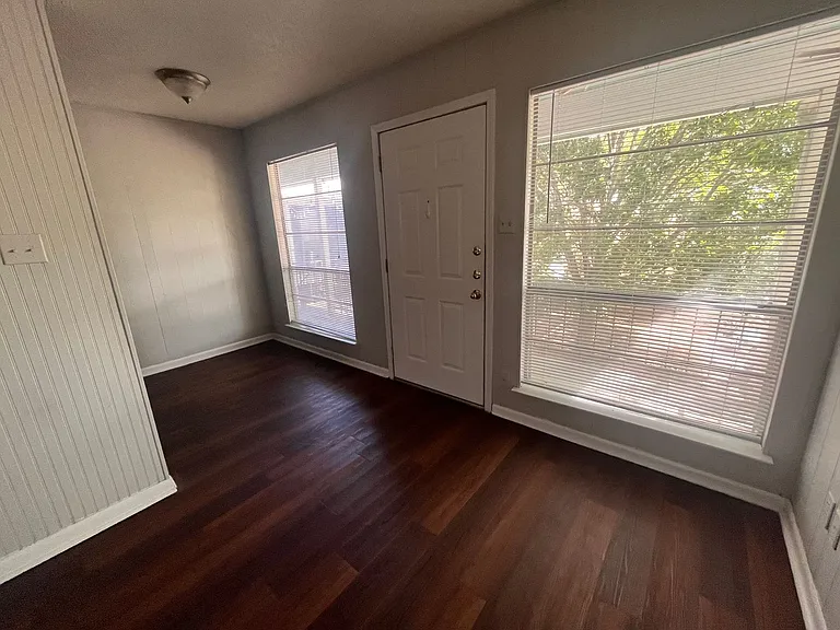 4712 Depew Ave — Photo 2