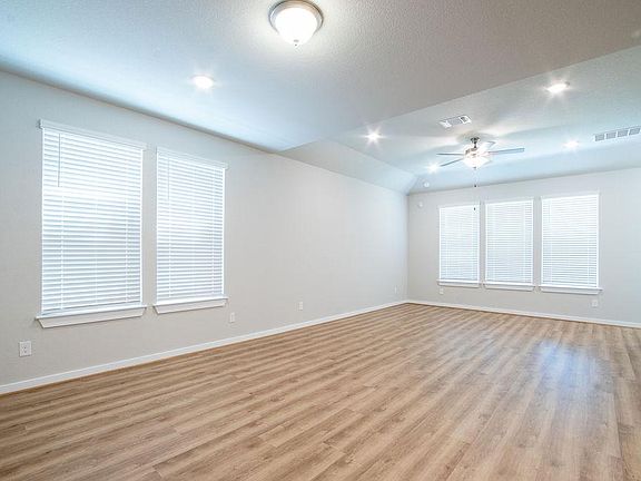 4th image of 148 Alicante Ln