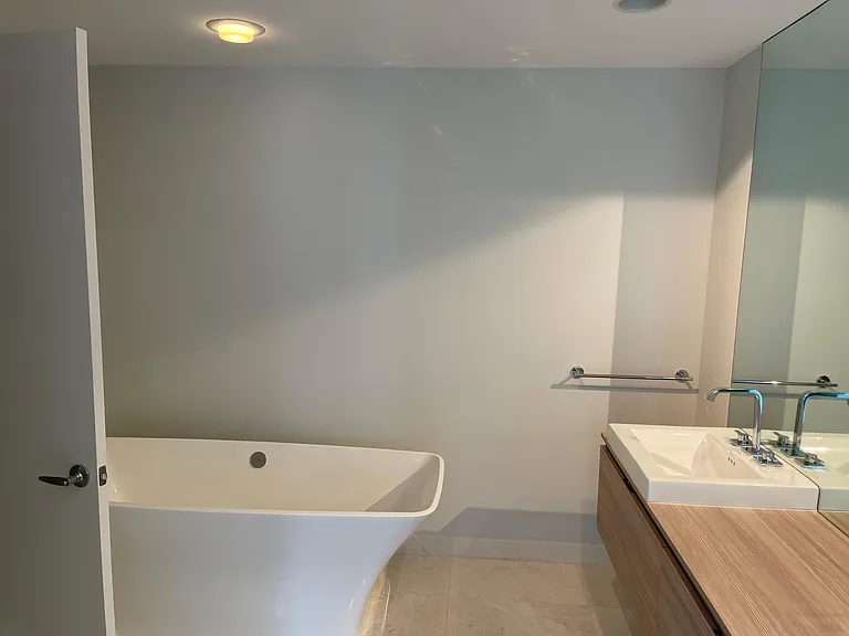 17111 Biscayne Blvd #702 — Photo 3