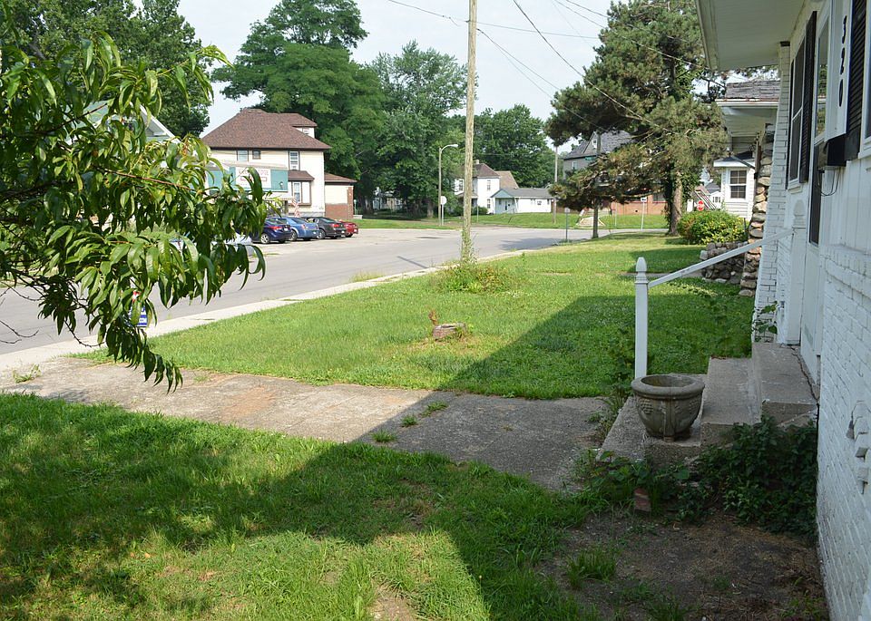 2nd image of 320 N Meeks Ave