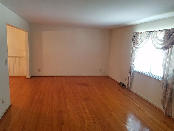 5th image of 1725 Monticello Dr