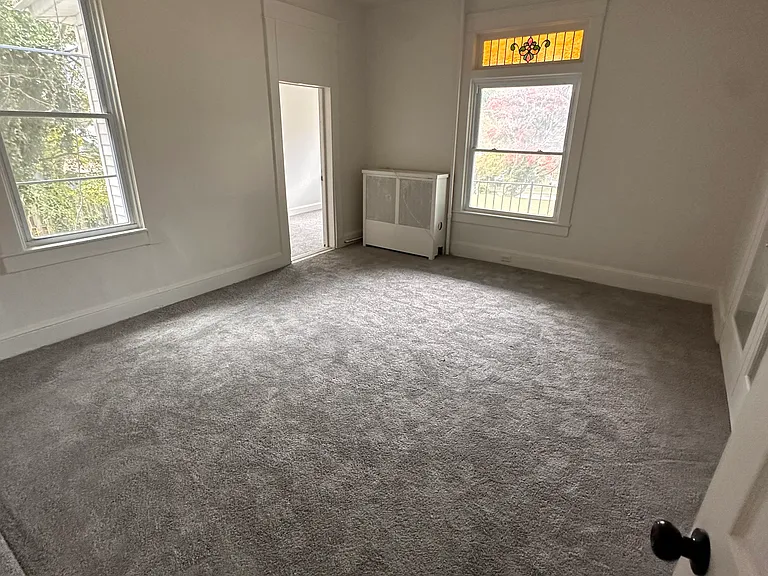 4705 Kenwood Ave #B — Photo 3