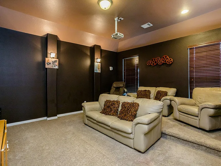 4622 Regal Shadow Ln — Photo 26
