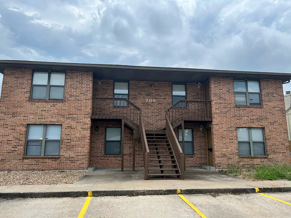 2 bed, 1.0 bath, $850