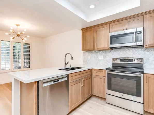 933 Creekside Dr #126, Fullerton, CA 92833