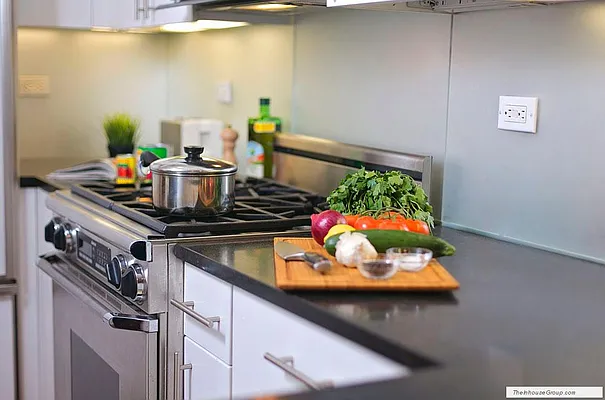 Sold by The In House Group | media 9