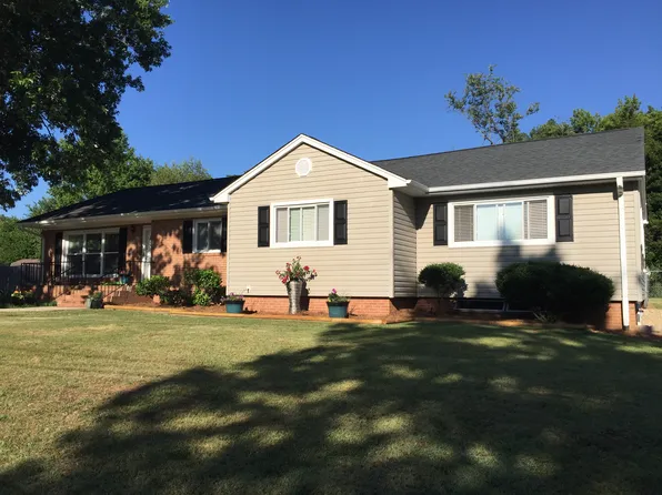 3703 Mulberry Ln, High Point, NC 27265
