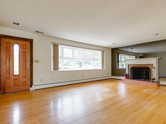 3rd image of 10373 Lombardi Dr