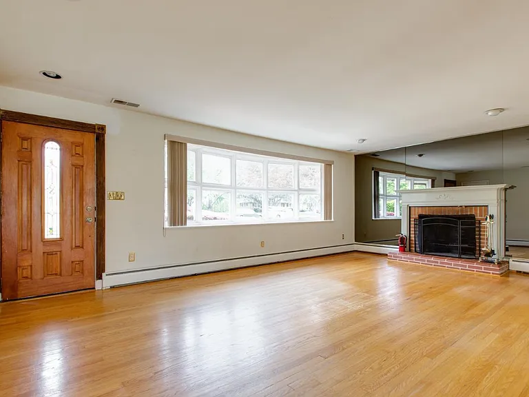 10373 Lombardi Dr — Photo 3
