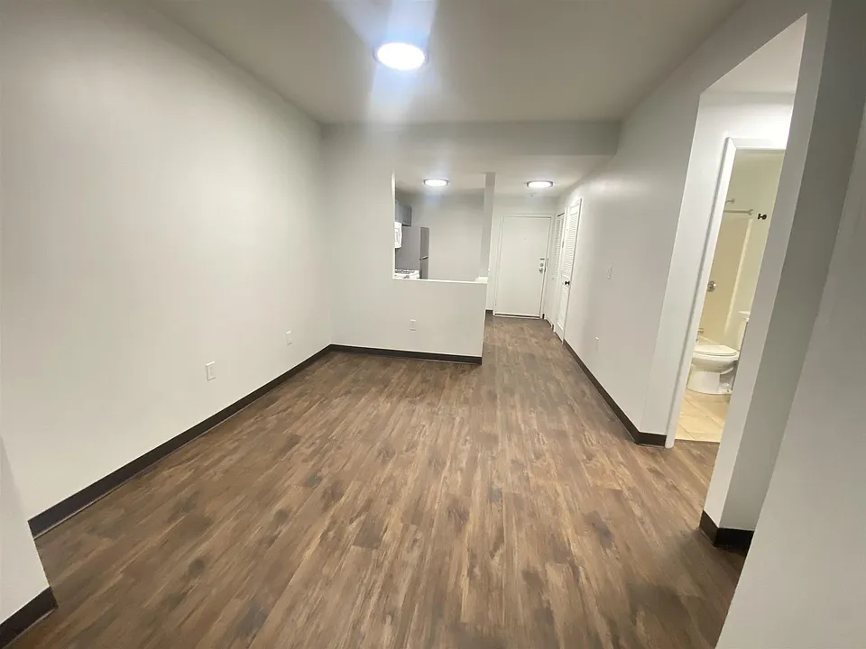 1 Franklin St #205