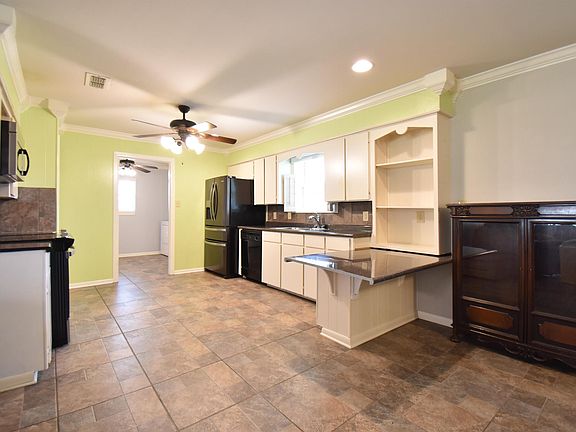 5th image of 1020 Woodhaven St