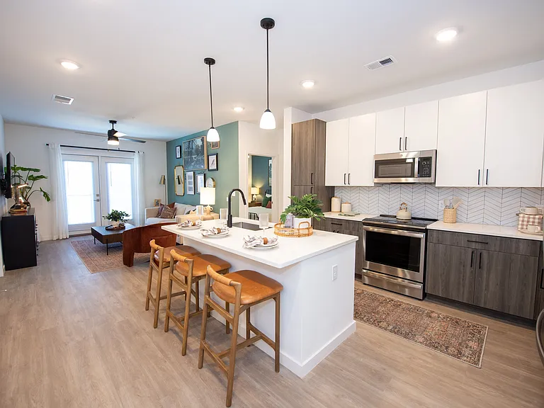Stella at Five Points — Photo 3