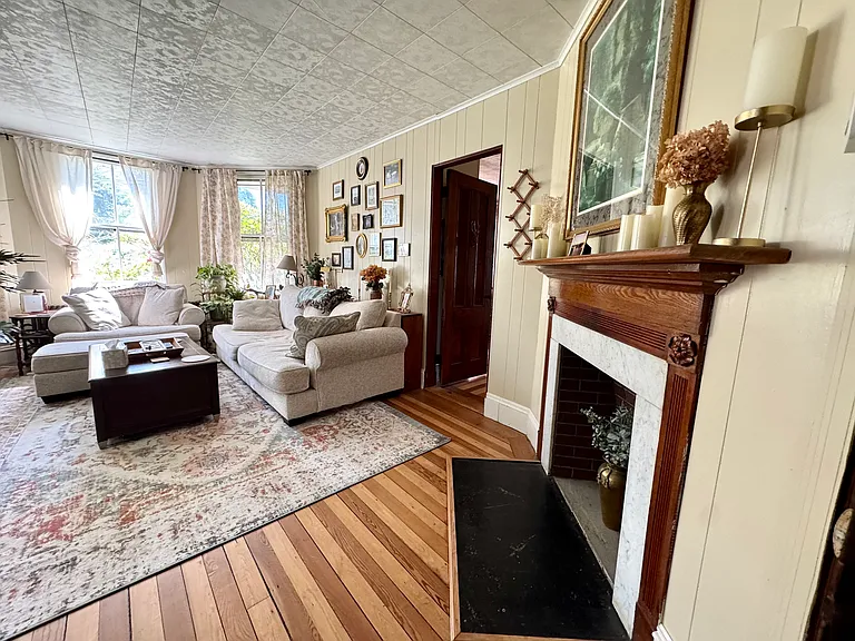 bright living room, Bay windows.