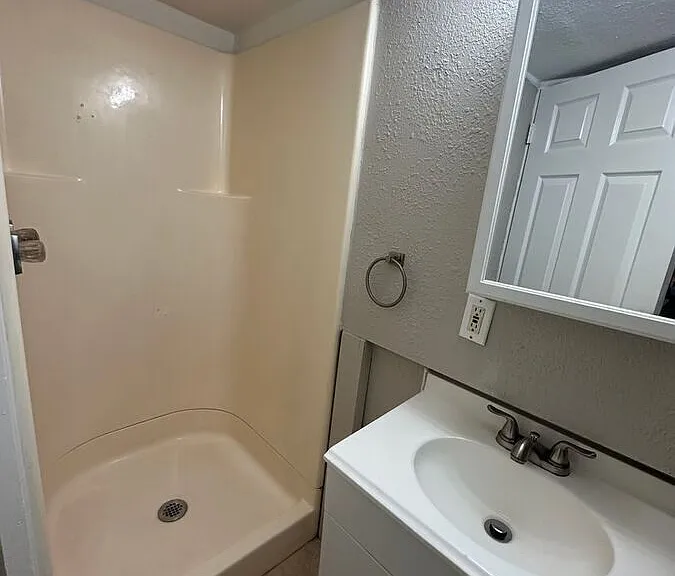1009 Grand Ave #A — Photo 3