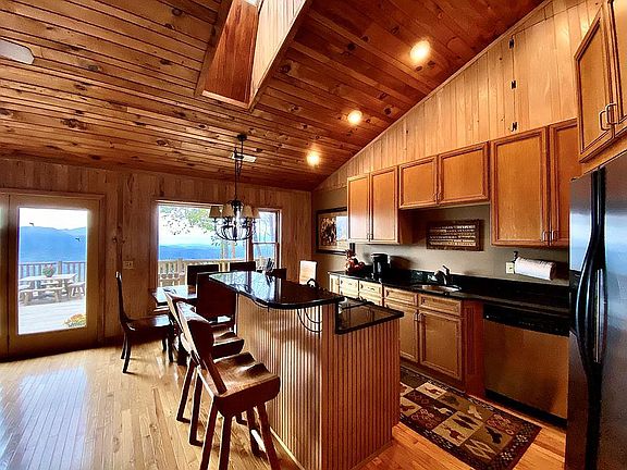 5th image of 234 Grouse Dr