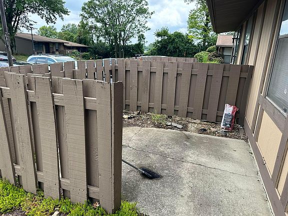 3rd image of 5842 Leafapple Ln