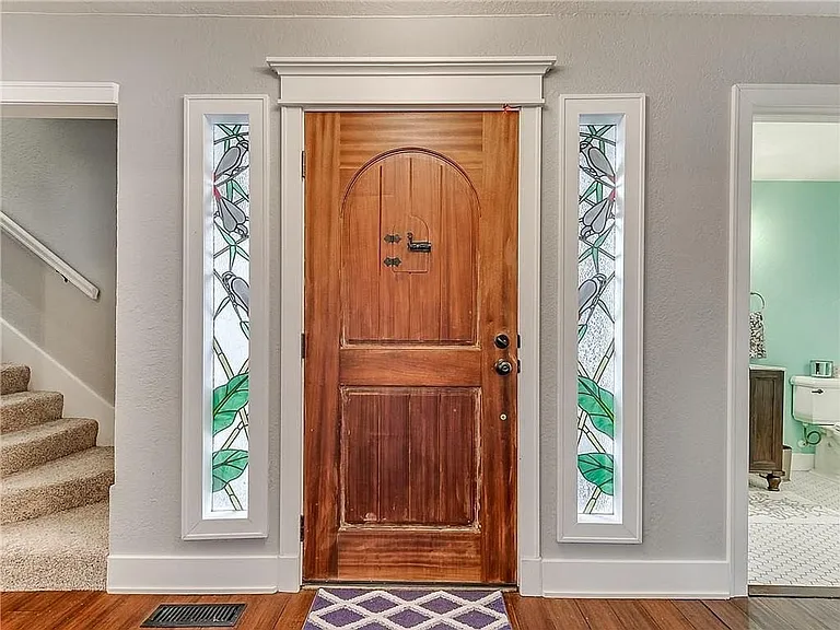 2104 Whiteoak Cir — Photo 4
