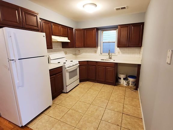2nd image of 16 Sunset Ave #1L