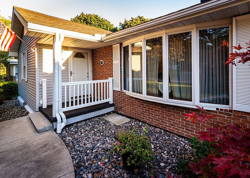 Front porch & Bay window
