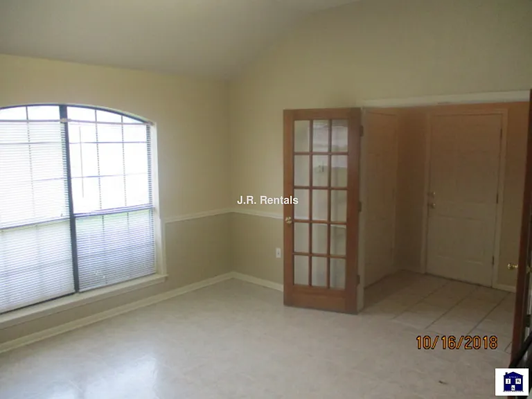1506 Creek St — Photo 54