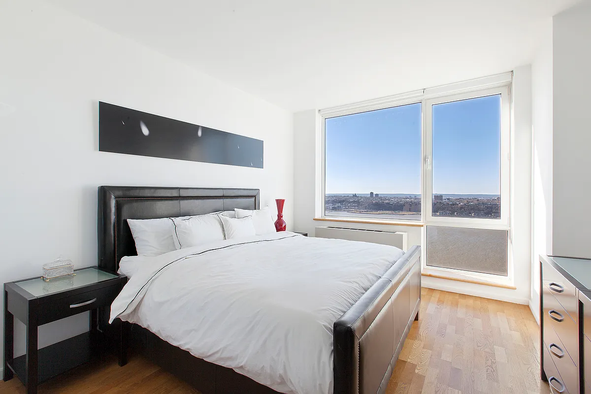 635 West 42nd Street — Photo 4