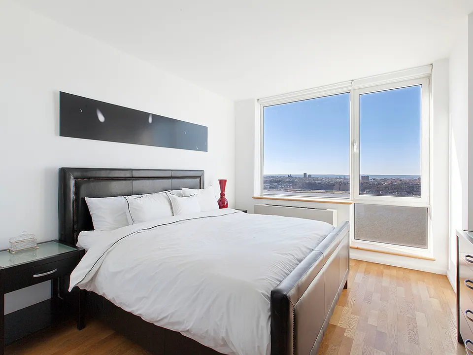 635 W 42nd St #28K