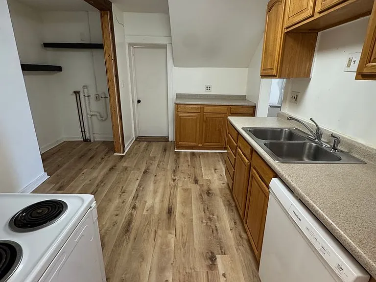 47 South Street — Photo 3