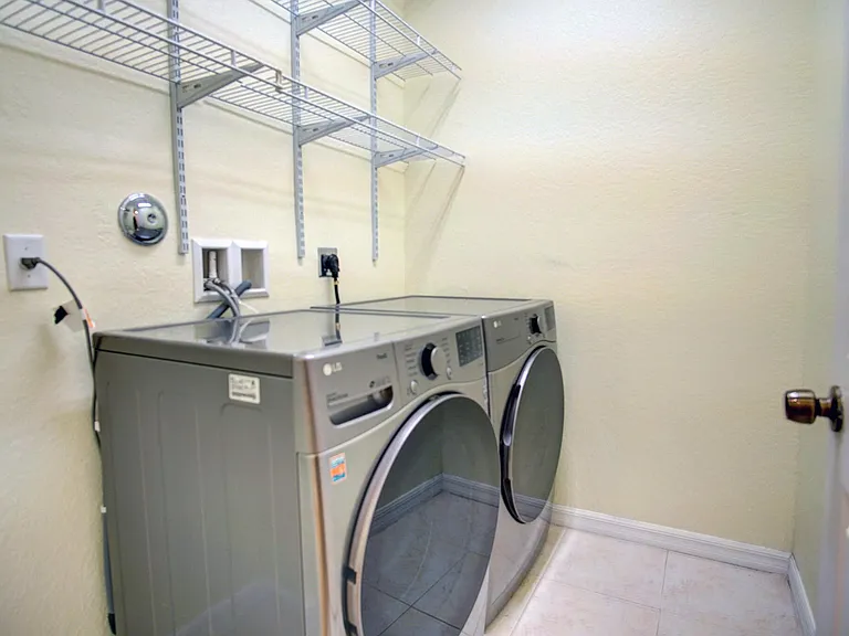 1020 E Longport Cir #F2 — Photo 17