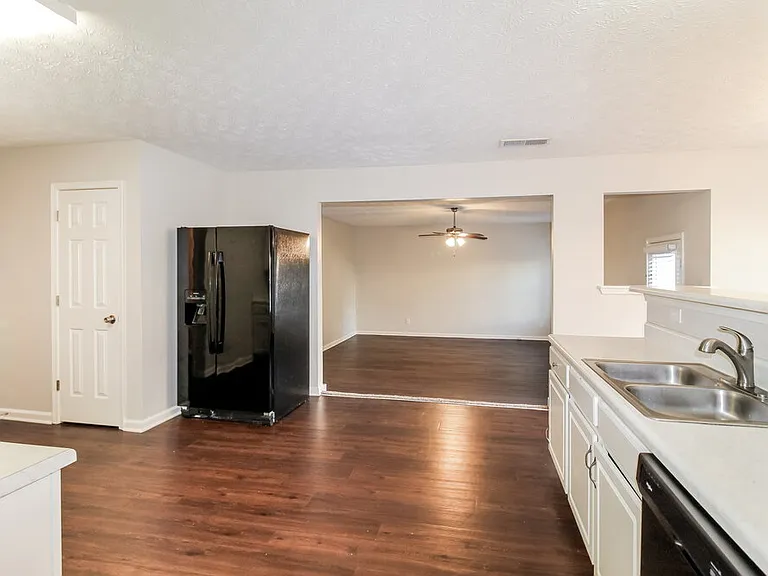 670 Compton Ln — Photo 8