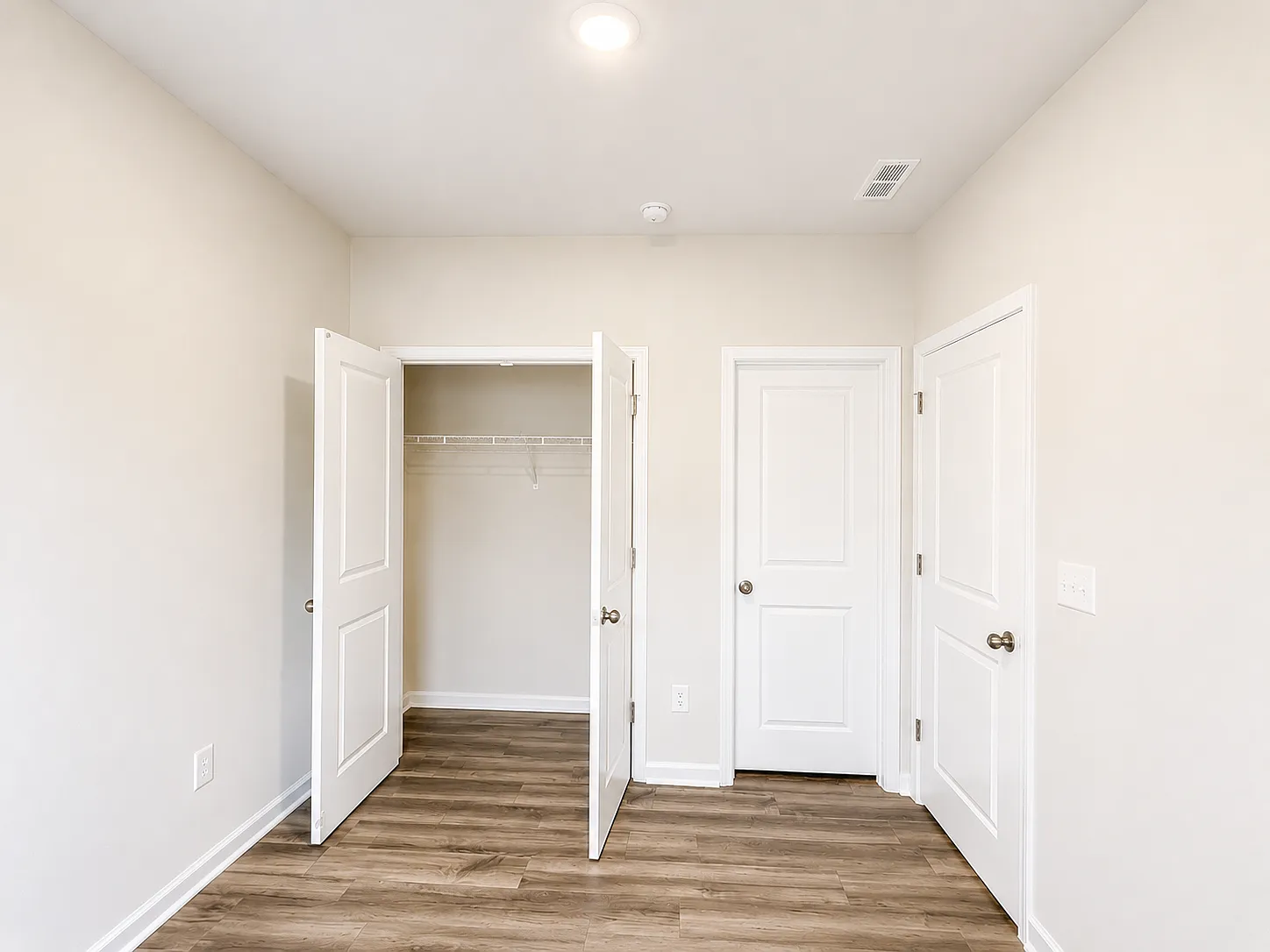 3 bed, 1990 sqft, $2,095 — Photo 4