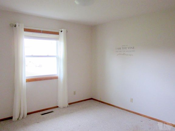 5th image of 105 Lawnsdale Ct