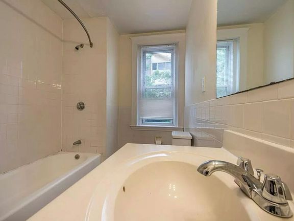 4th image of 520 Cambridge St #8L
