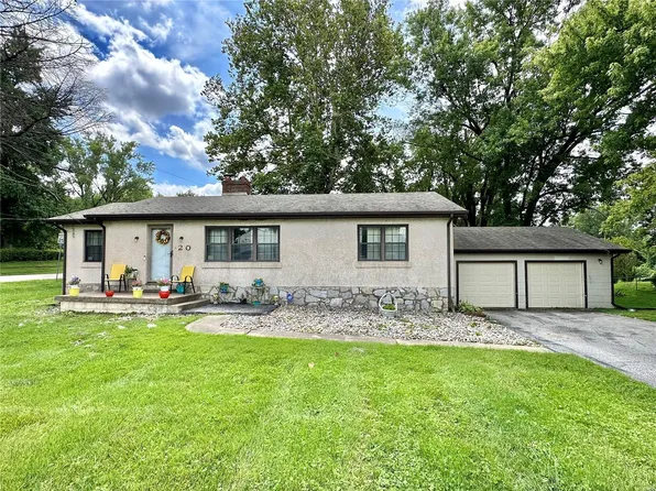 20 Circle Dr, Fairview Heights, IL 62208