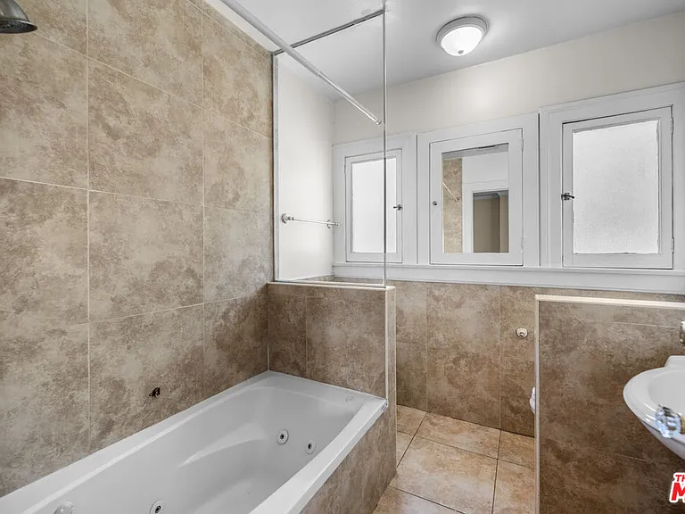 1231 S Saint Andrews Pl — Photo 28