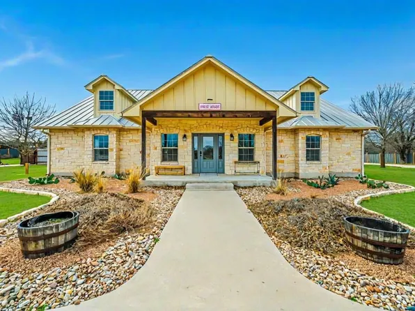 1111 Kneese Rd, Fredericksburg, TX 78624