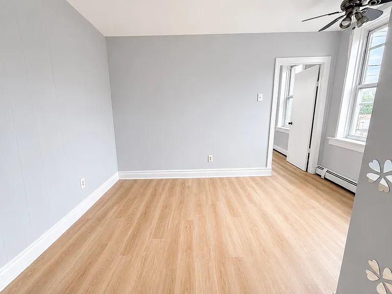 12-16 Grant Ave #6A — Photo 4