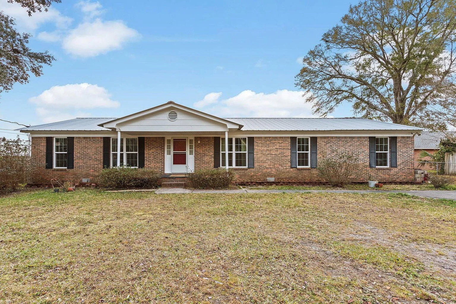 3 bed, 2.5 bath, 2235 sqft, $2,100 — Photo 1