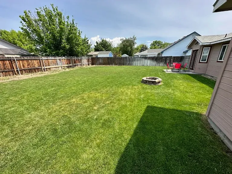 270 E 15 N — Photo 24