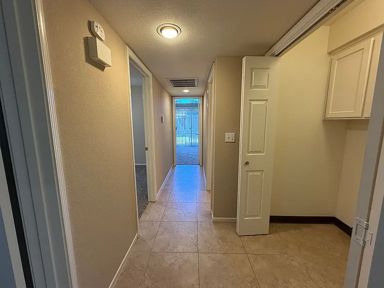 5246 W Magill Ave — Photo 7