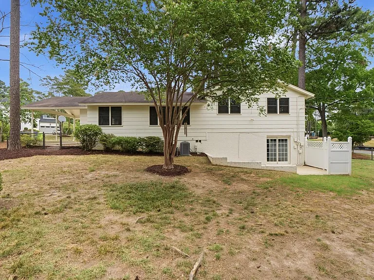 4901 Yadkin Dr — Photo 17