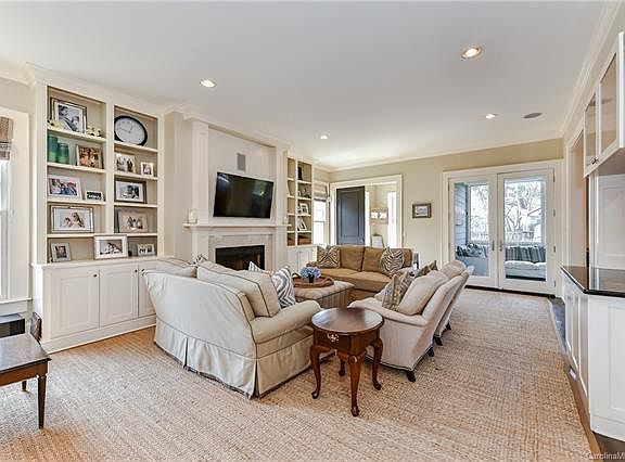 5th image of 2312 Greenway Ave
