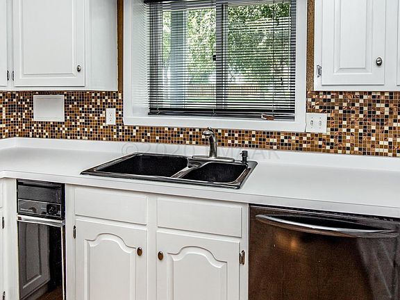 4th image of 807 7th St W
