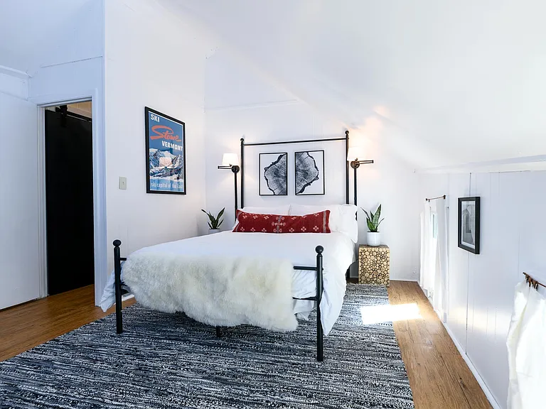 Bedroom with queen bed