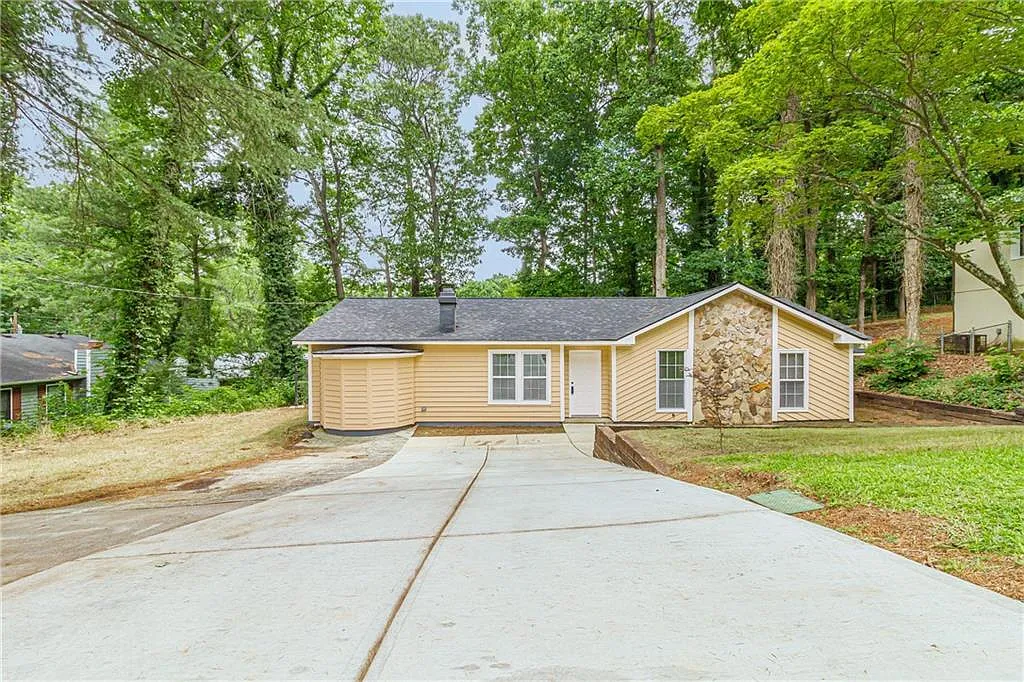 3 bed, 2.0 bath, 1688 sqft, $2,195 — Photo 3
