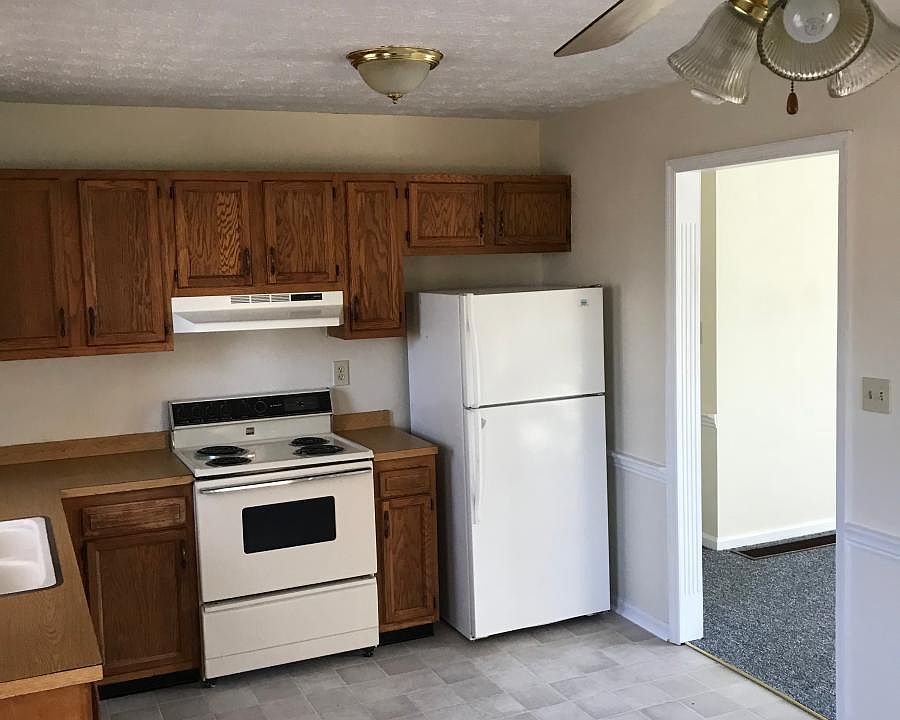 2nd image of 301 Corman Rd