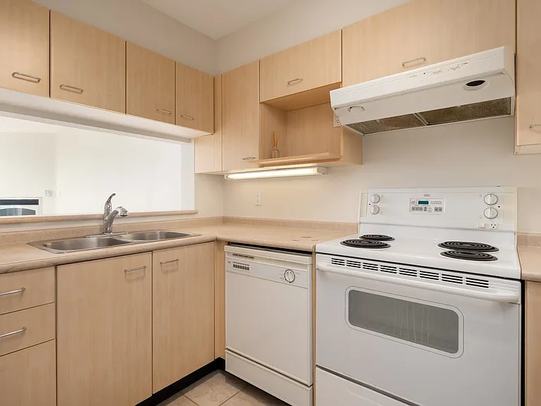 1148 Heffley Cres #1301 — Photo 6