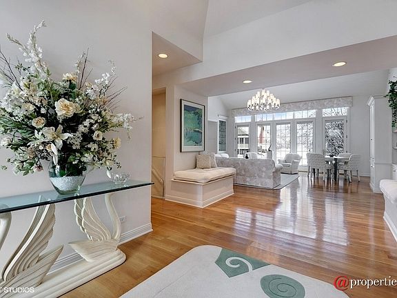 Foyer/Living Room