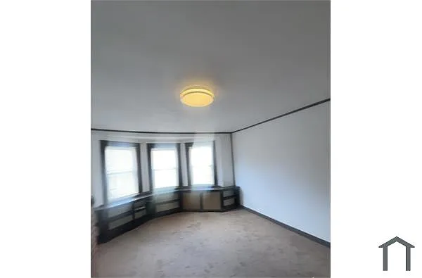 Building Photo - 99 Monroe Ave #2