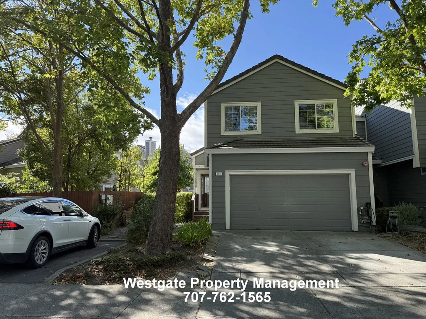 Beautifully Remodeled 3/2.5 Townhome - 813 Chardonnay Circle — Photo 2