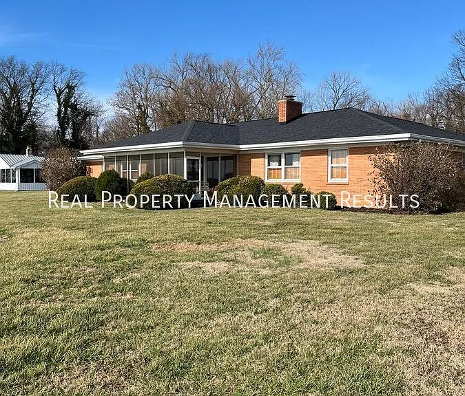 603 W Water St — Photo 18